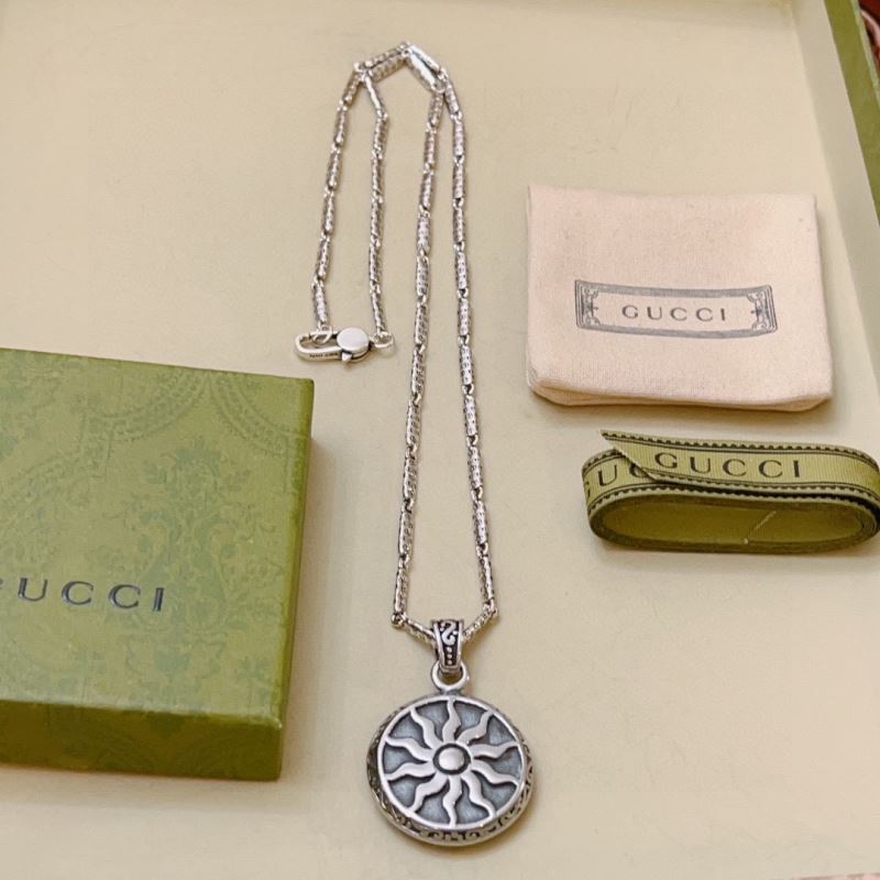 G*u*i necklaces